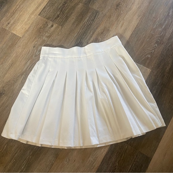 Bershka Skirt Womens White Ivory Mini Pleated Skater Tennis Worker Size Large - Picture 1 of 8